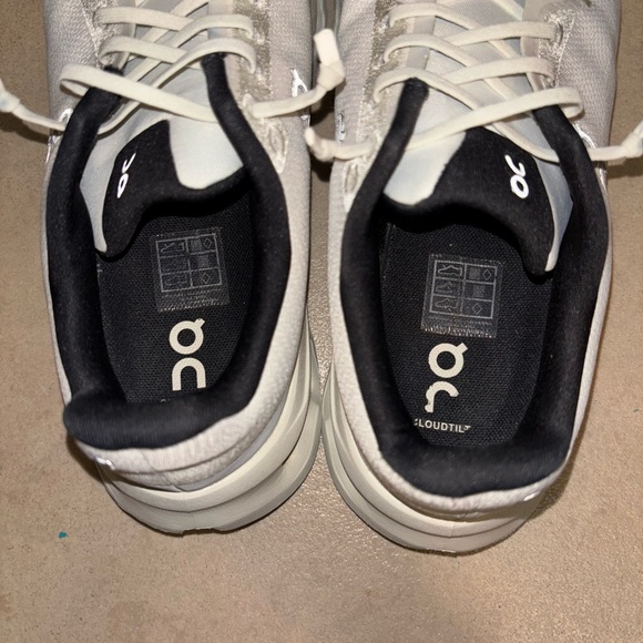 On Running OQ Men's White and Black Athletic Shoes - Picture 6 of 8